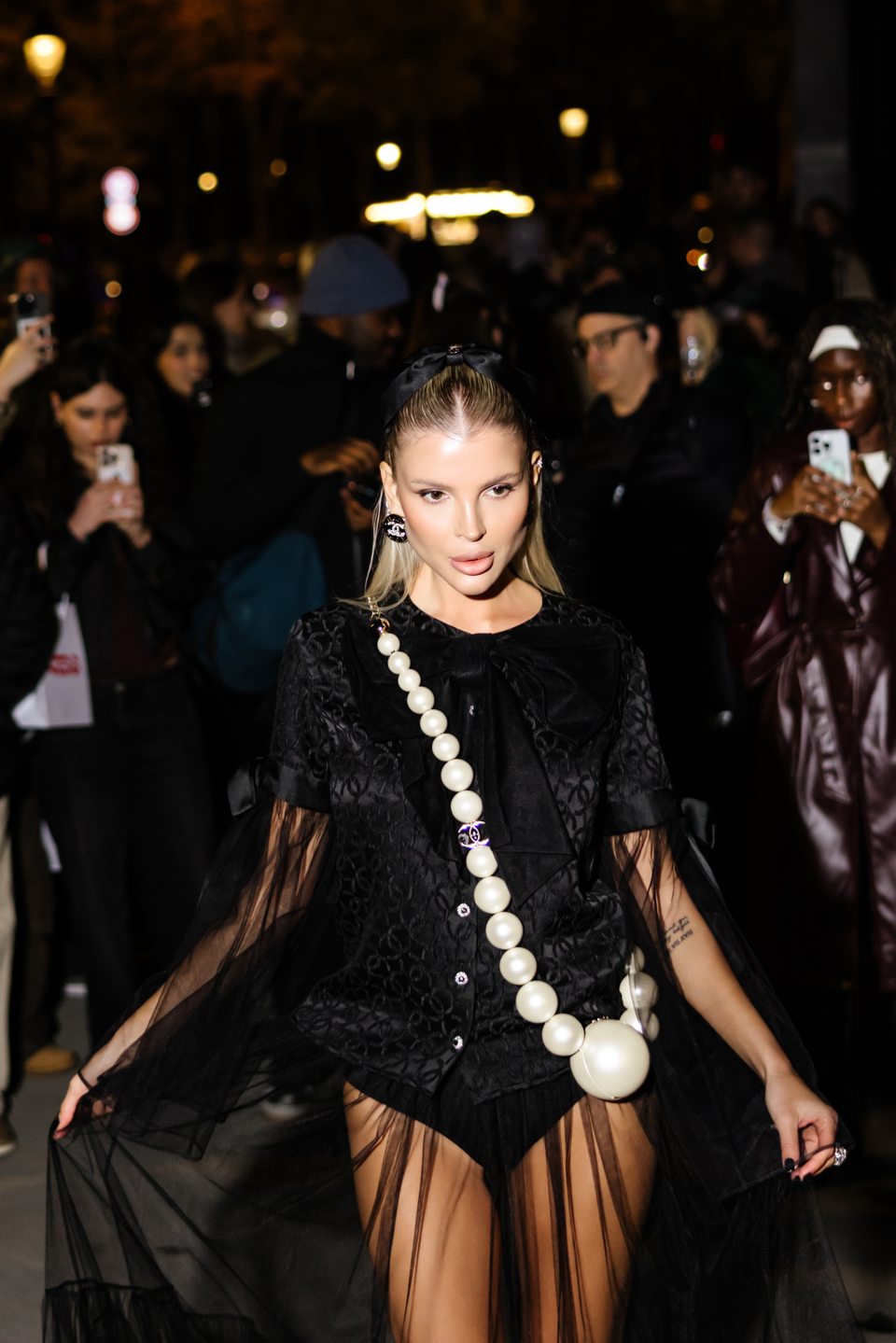 У показа Chanel в Париже — 13